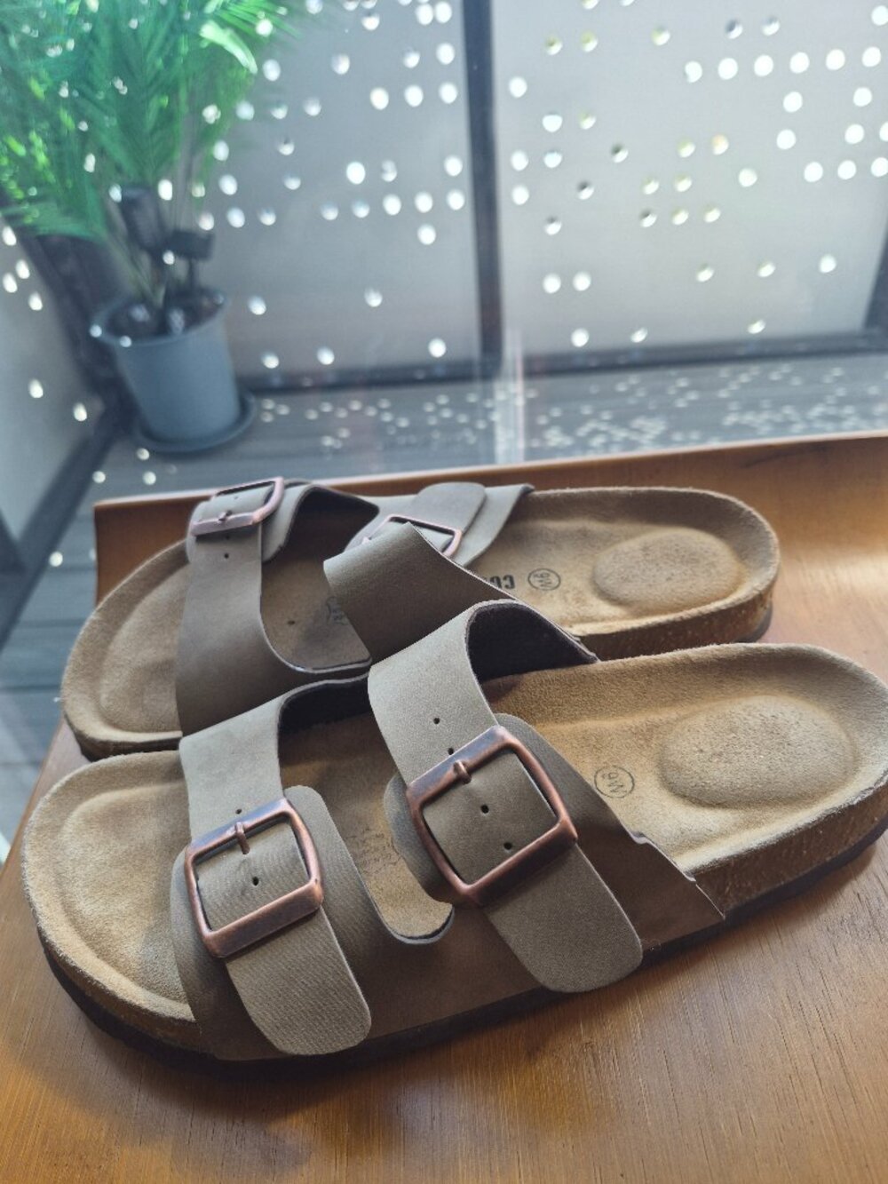 Cushionaire Sandals 9W